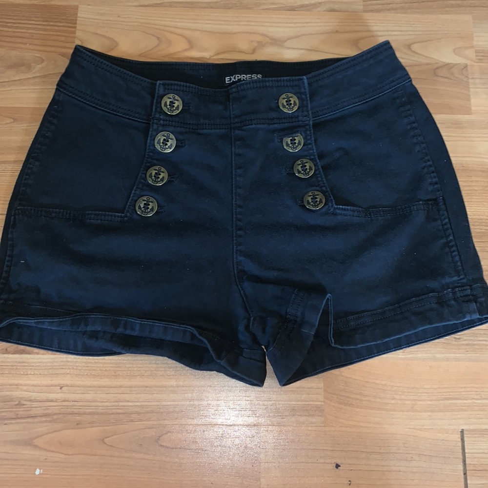 EXPRESS SHORTS